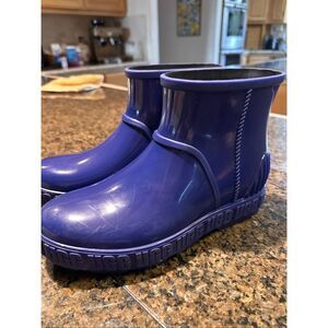 New UGG rainboots